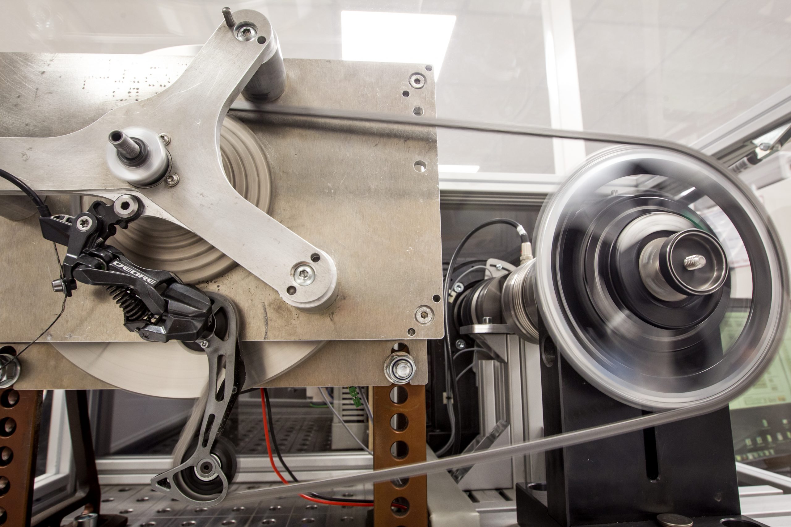 A powermeter with Shimano chainrings being tested on a dynamic test bench